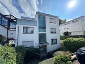 Hausansicht - 'Gut geschnitte 2-Zi.-Hochparterre-ETW in ruhiger Halbhöhenlage von Stuttgart-Rohr'