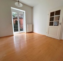 Gepflegte 3-Zi.-Altbauwohnung mit Balkon und großer Terrasse in Stuttgart-West