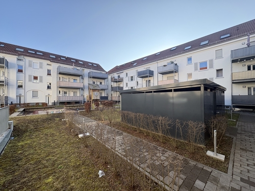 Hof mit Speileplatz - 3.5 Zimmerwohnung mit 77,20 m&sup2; in Esslingen am Neckar / Mettingen zum Kaufen
