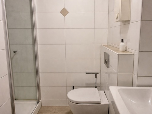 Bad - Dachgeschoßwohnung mit 42,61 m&sup2; in Tamm zum Kaufen