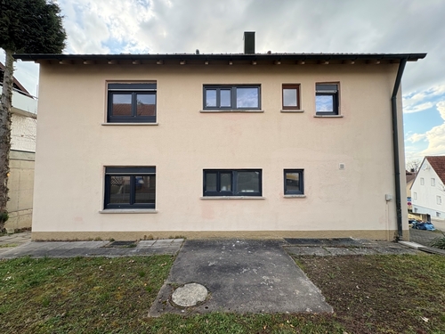 Hausansicht 1 - Zweifamilienhaus mit 139,42 m² in Remseck am Neckar / Hochberg zum Kaufen