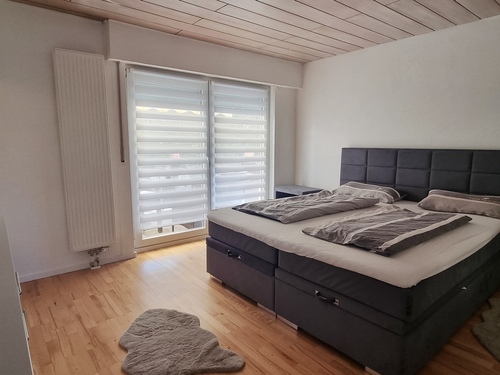 Schlafen EG - 10 Zimmer Mehrfamilienhaus, Wohnhaus in Reutlingen / Mittelstadt