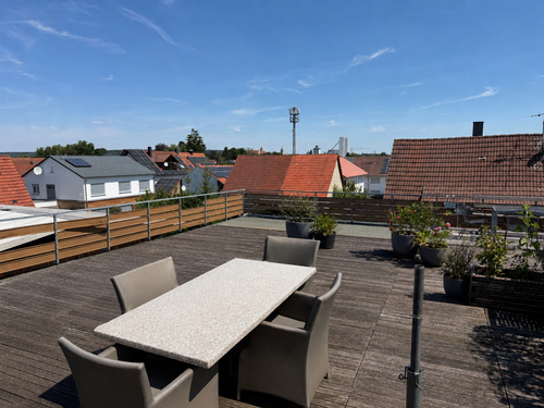 Terrasse - Wohnen mit Blick auf das Brenzer Schloss - Großzügige 4-Zimmer Wohnung mit Dachterrasse in Sontheim