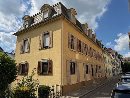 Straßenansicht - 4.5 Zimmer Maisonettenwohnung zum Kaufen in Baden-Baden