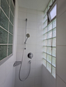 1. OG links Dusche - 