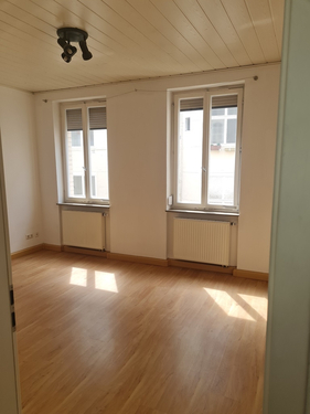 1. OG links Wohnzimmer - 18 Zimmer Mehrfamilienhaus, Wohnhaus zum Kaufen in Stuttgart / Bad Cannstatt