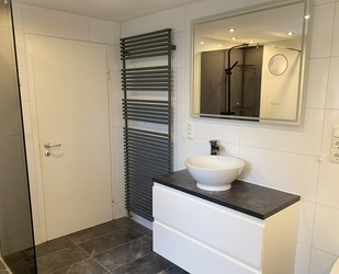 Großes 2-FH in A-Bärenkeller mit großzügigem Grundstück u. 3 Garagen zur Vermietung oder Selbstbezug - Augsburg / Bärenkeller