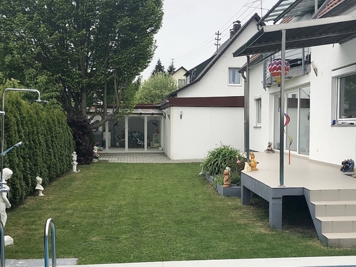 Rückeite mit Terrasse - 
