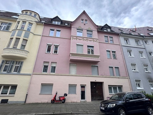Hausansicht - 3 Zi.-OG-ETW mit Altbaucharme in zentraler Lage von Stuttgart-Süd