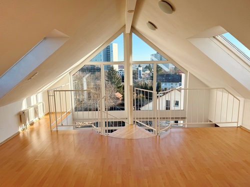 Galerie Blick - 4-Zi.-DG-Galerie-ETW in Stuttgart-Möhringen, Wohngebiet Trautäcker - Nähe SI-Zentrum