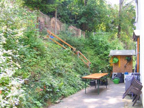 Terasse im Sommer - Für Garten und Tierfreunde - 4-Zi.-ETW mit separatem Büro in S-Nord mit eigenem Garten und Terrasse