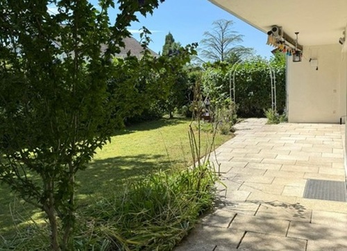 Terrasse - Familienleben unter einem Dach – Zweifamilienhaus mit Garten und Potenzial