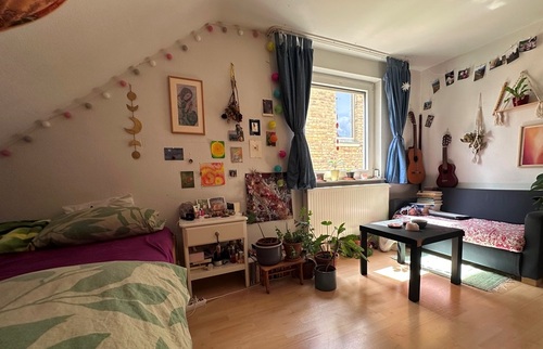 Schlafzimmer Teilansicht 1 - Dachgeschoßwohnung mit 67,00 m&sup2; in Stuttgart zum Kaufen