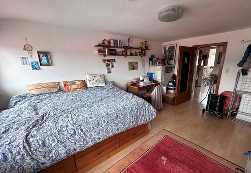 Wohnzimmer Teilansicht 2 - 3 Zimmer Dachgeschoßwohnung in Stuttgart