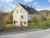 Hausansicht - Attraktives Einfamilienhaus in Windeck-Schladern - viel Platz und großes Grundstück
