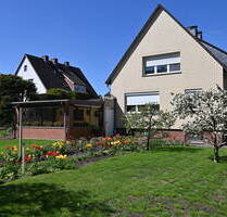 Provisionsfrei für den Käufer....!!! Zweifamilienhaus nebst großer Garage in ruhiger Lage ..... !!! - Hannover / Ahlem