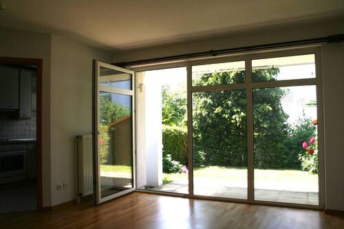 Wohnzimmer_Zugang_Terrasse_002 - 