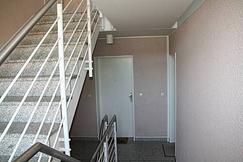 Treppenhaus_Zuganz_zur_Wohnung_001 - 