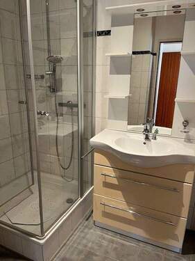 Duschbad - 3 Zimmer Etagenwohnung zum Kaufen in Garbsen / Berenbostel