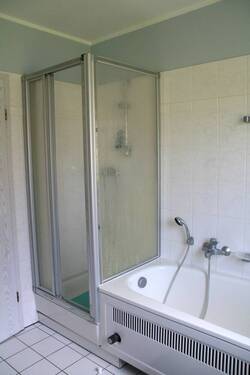 Dusch-Wannenbad-001 - 
