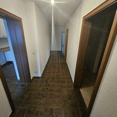 Diele-001 - 7 Zimmer Etagenwohnung zum Kaufen in Lehrte