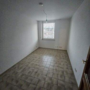 Zimmer-001 - Etagenwohnung mit 170,00 m&sup2; in Lehrte zum Kaufen