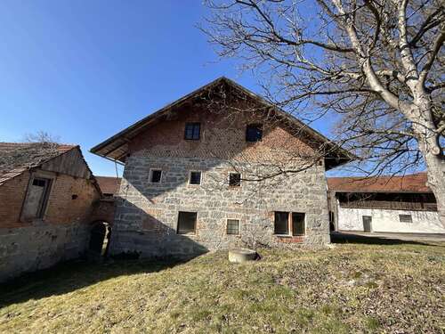 Foto - Haus zum Kaufen in Tittling 209.000,00 € 243 m²