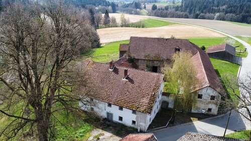 Foto - Haus zum Kaufen in Tittling 209.000,00 € 243 m²