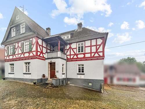 Foto - Haus zum Kaufen in Hatzfeld 249.000,00 € 192.94 m²