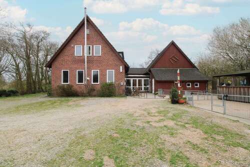 Foto - Haus zum Kaufen in Neukirchen 398.000,00 € 279.41 m²