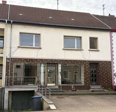 Foto - Haus zum Kaufen in Schwalbach 170.000,00 € 254 m²