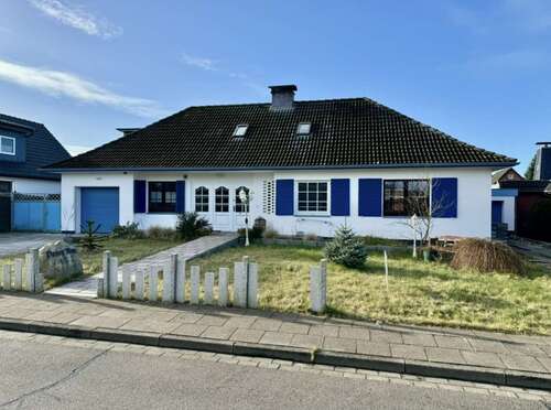 Foto - Haus zum Kaufen in Heide 370.000,00 € 230 m²