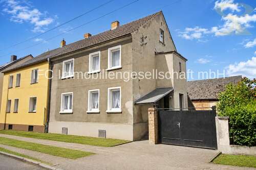 Foto - Haus zum Kaufen in Dessau-Roßlau 75.000,00 € 145 m²