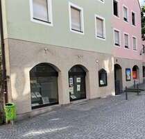 Büro in Weiden 900,00 € 39 m² - 900,00 EUR Kaltmiete, ca.  39,00 m² in Weiden (PLZ: 95652)