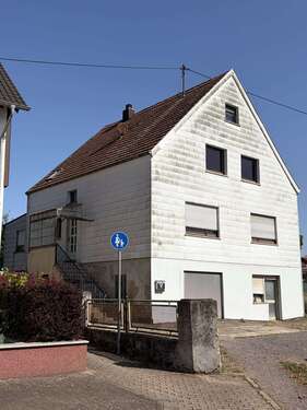 Foto - Haus zum Kaufen in Schwalbach 155.000,00 € 158 m²