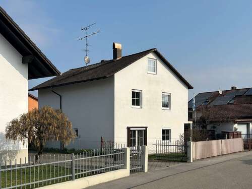 Foto - Haus zum Kaufen in Wallersdorf 295.000,00 € 140 m²