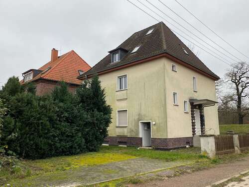 Foto - Haus zum Kaufen in Dessau-Roßlau 98.000,00 € 207 m²