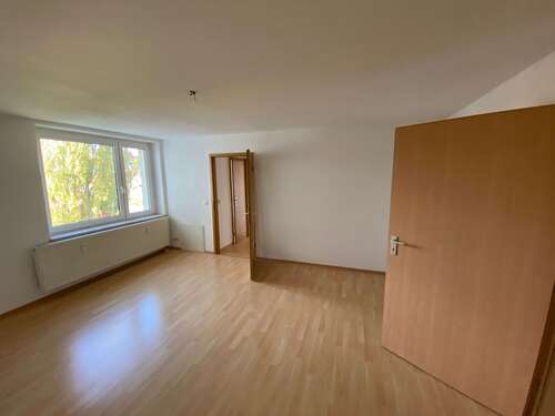 Foto - Wohnung zum Mieten in Reichenbach, Vogtl 460,00 € 97.72 m²