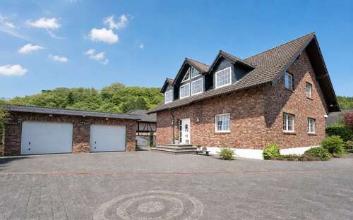 Foto - Haus zum Kaufen in Lohmar Donrath 749.000,00 € 210 m²