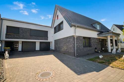 Foto - Haus zum Kaufen in Sankt Augustin 879.000,00 € 304 m²
