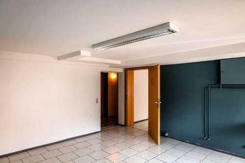 Foto - Büro in Calw 550,00 € 125 m² - 550,00&nbsp;EUR Kaltmiete, ca.&nbsp; 125,00&nbsp;m&sup2;