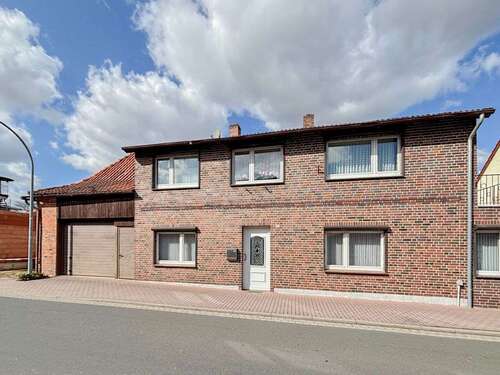 Foto - Haus zum Kaufen in Brome 125.000,00 € 169 m²