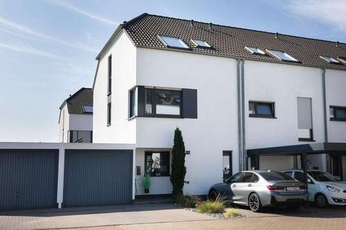 Foto - Haus zum Kaufen in Langenfeld (Rheinland) 690.000,00 € 134 m²
