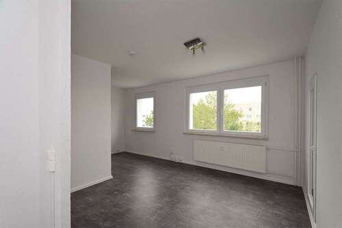 Foto - Wohnung zum Mieten in Halle (Saale) 290,85 € 32.68 m²