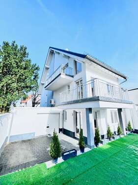 Foto - Haus zum Kaufen in Rüsselsheim 1.195.500,00 € 244.75 m²