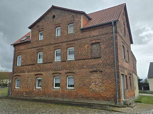 Foto - Haus zum Kaufen in Bitterfeld-Wolfen 95.000,00 € 140 m²
