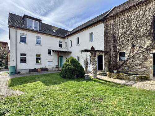 Foto - Haus zum Kaufen in Bad Lauchstädt 246.000,00 € 345 m²