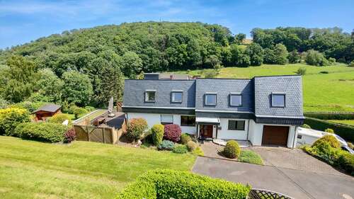 Foto - Haus zum Kaufen in Straßenhaus 427.000,00 € 310 m²