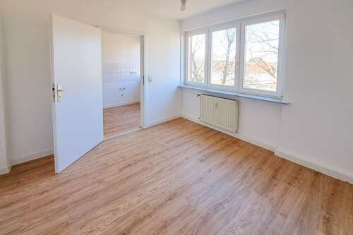 Foto - Wohnung zum Mieten in Zwenkau 310,00 € 21.96 m²