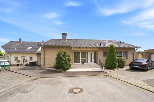 Foto - Haus zum Kaufen in Bedburg 498.000,00 € 174 m²